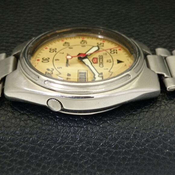 Vintage 1976 Seiko Automatic Mens Silver Watch W/daydate & Roman accents - Picture 5 of 10